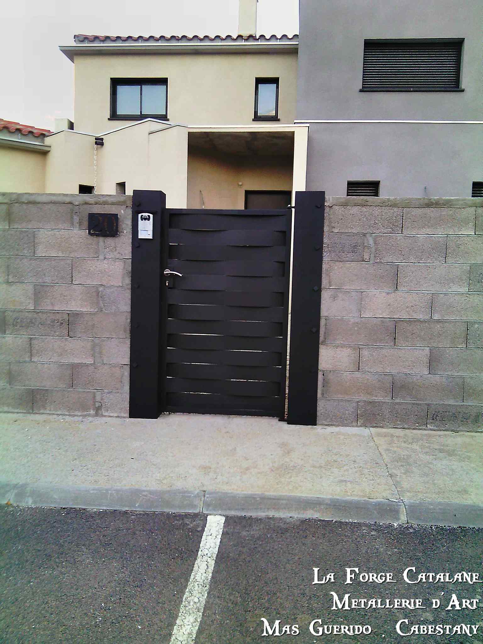 Portillon effet tressee thermolaquage forge catalane.jpg